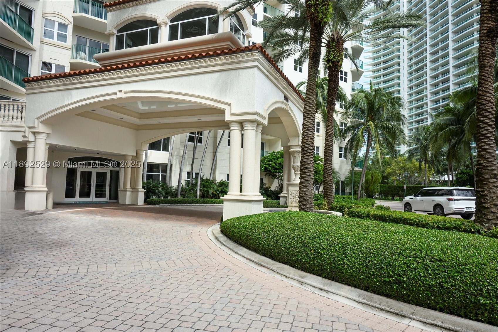 Aventura photo 4