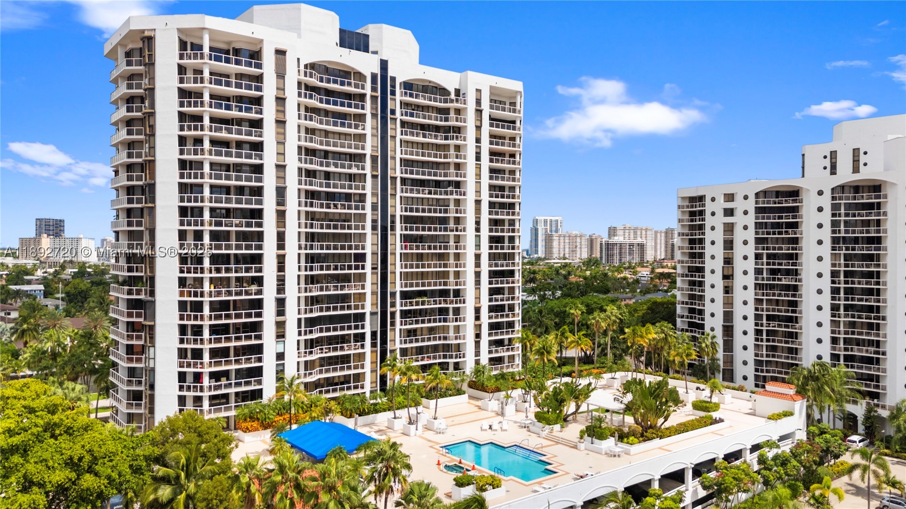 Aventura photo 2