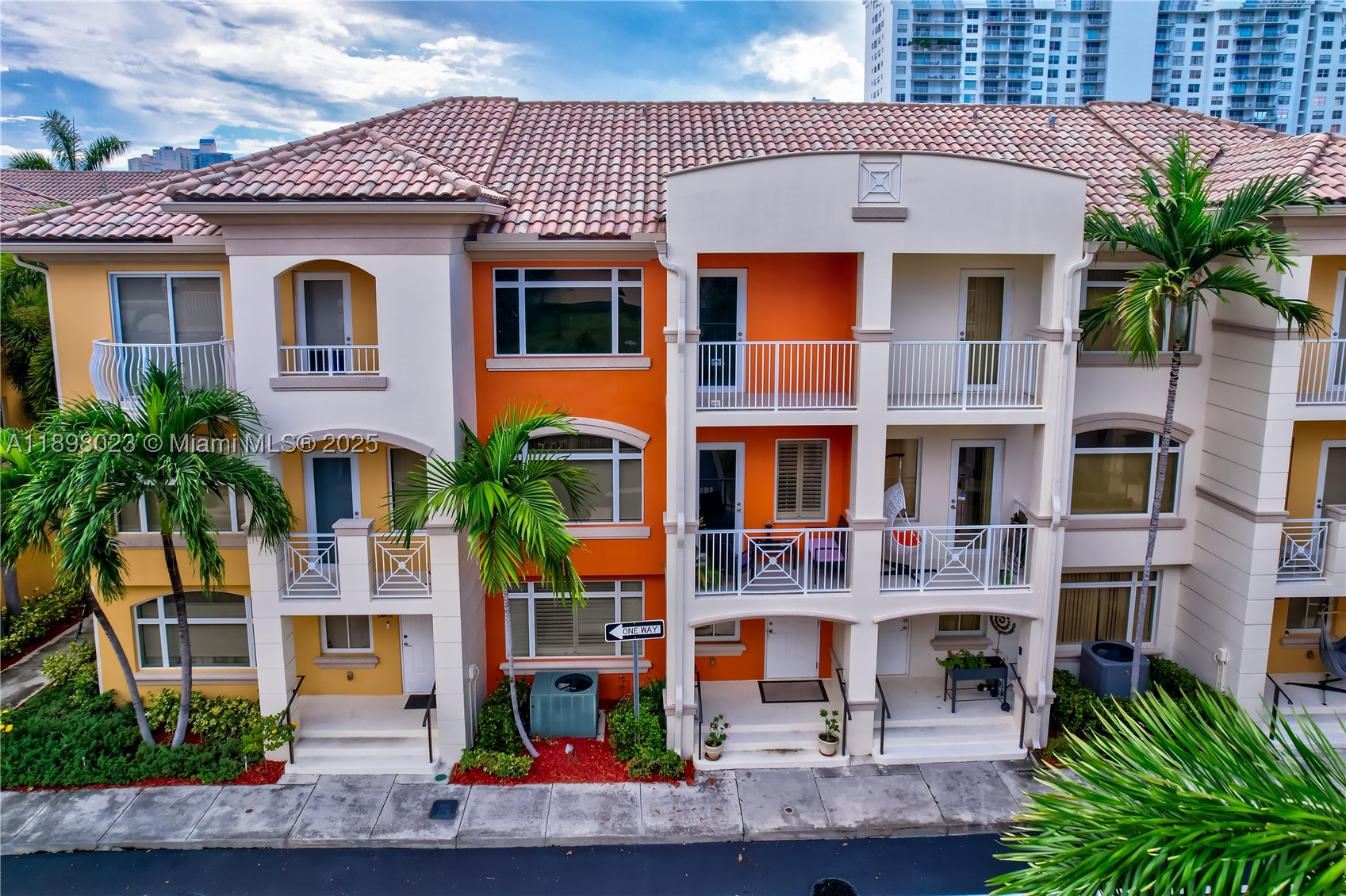 Aventura photo 2