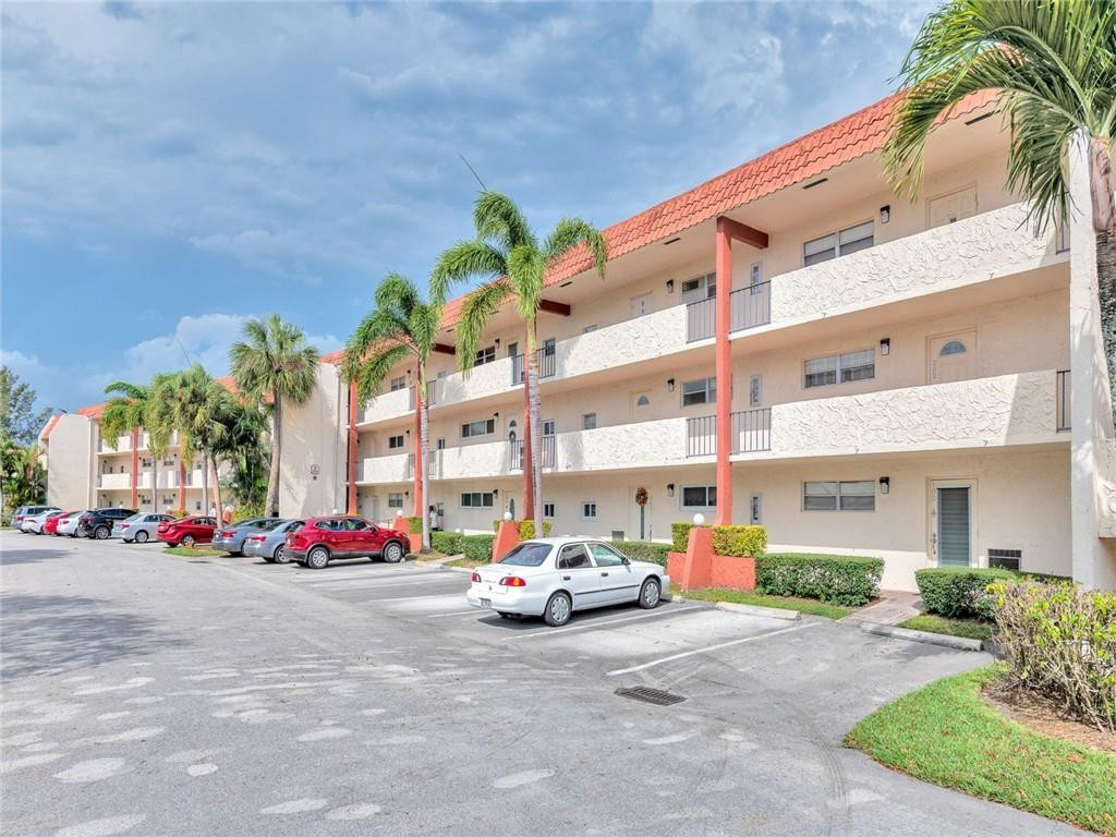 Pembroke Pines photo 1