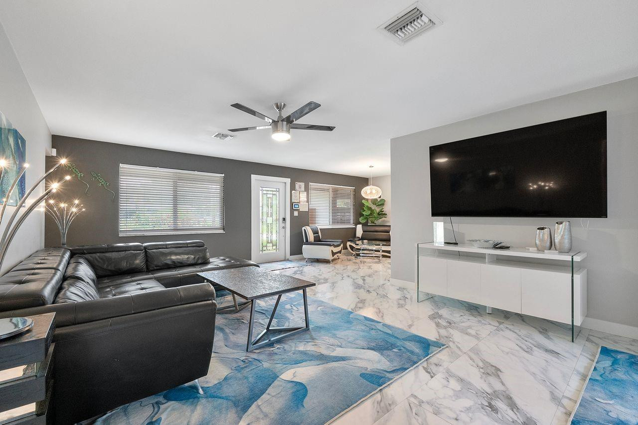 Wilton Manors photo 4