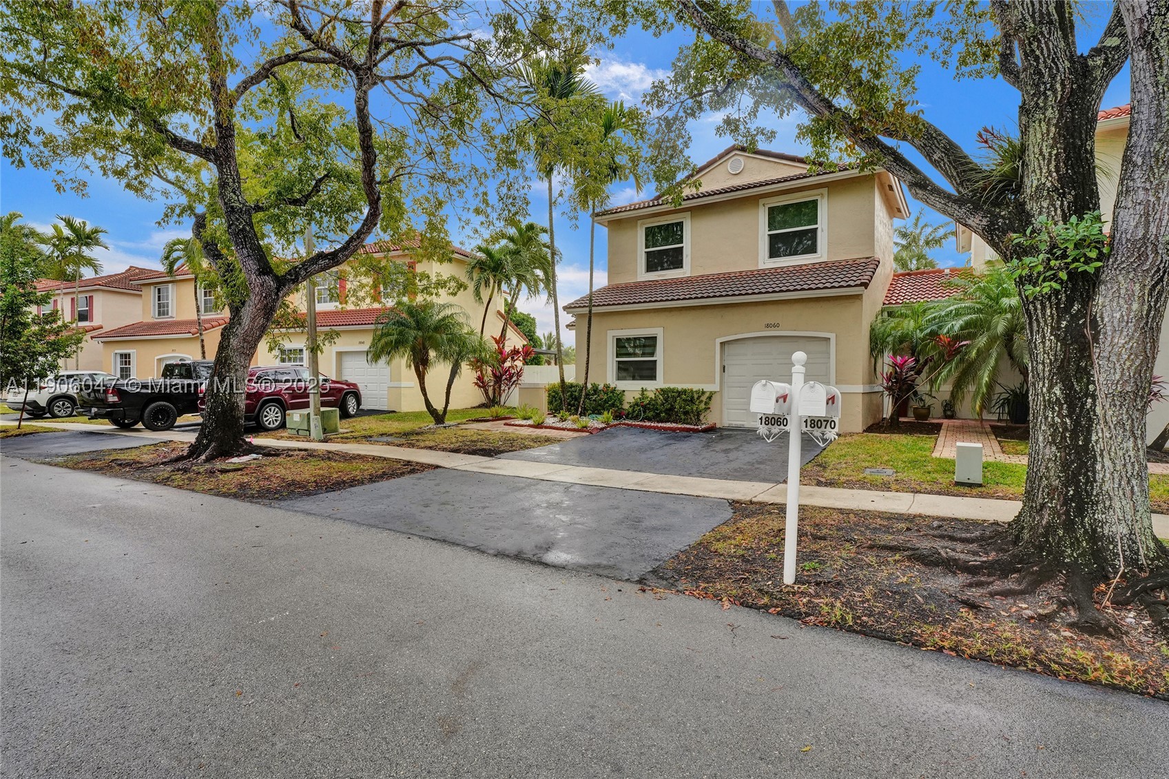 Pembroke Pines photo 1