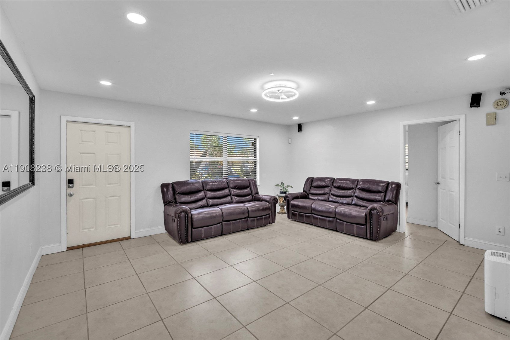 Miramar photo 3