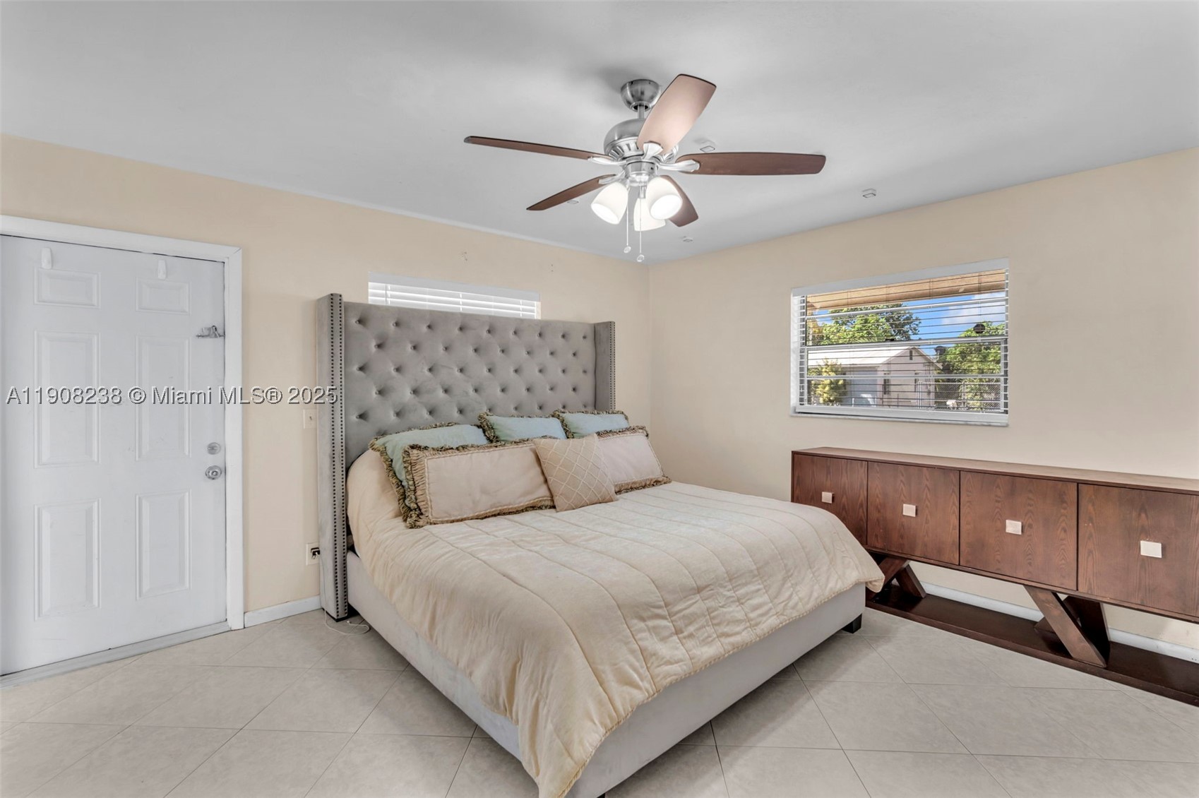 Miramar photo 4