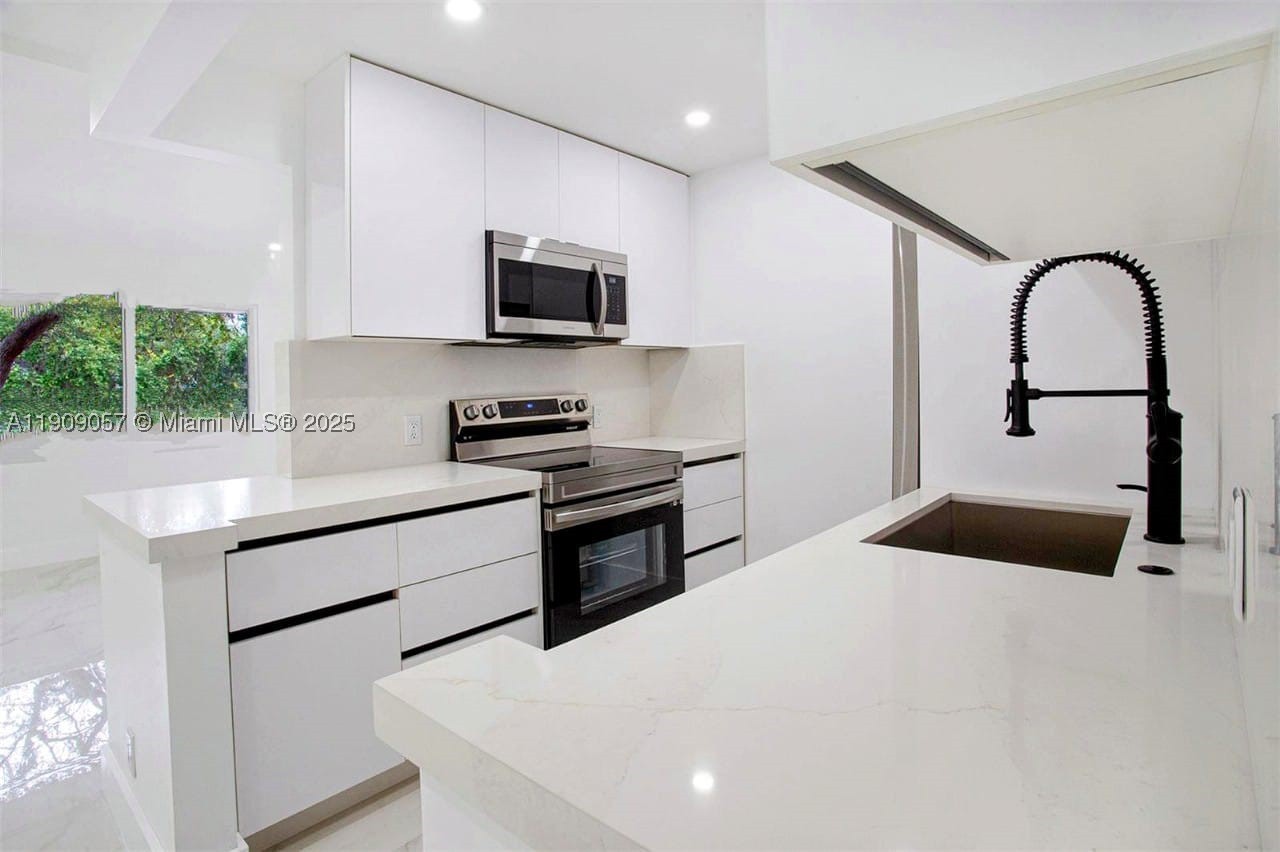 Pembroke Pines photo 4