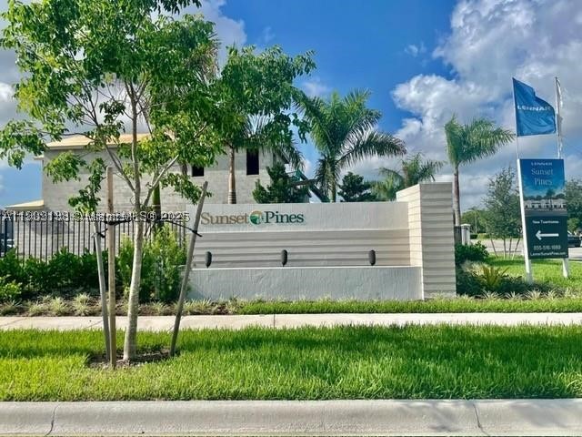 Pembroke Pines photo 1