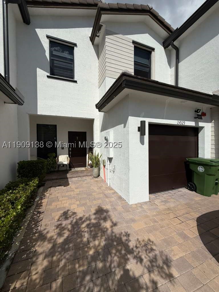 Pembroke Pines photo 2