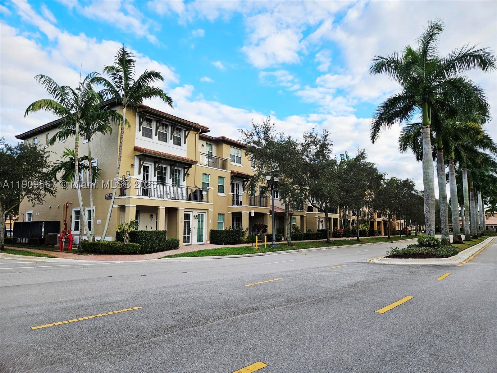 Pembroke Pines photo 2