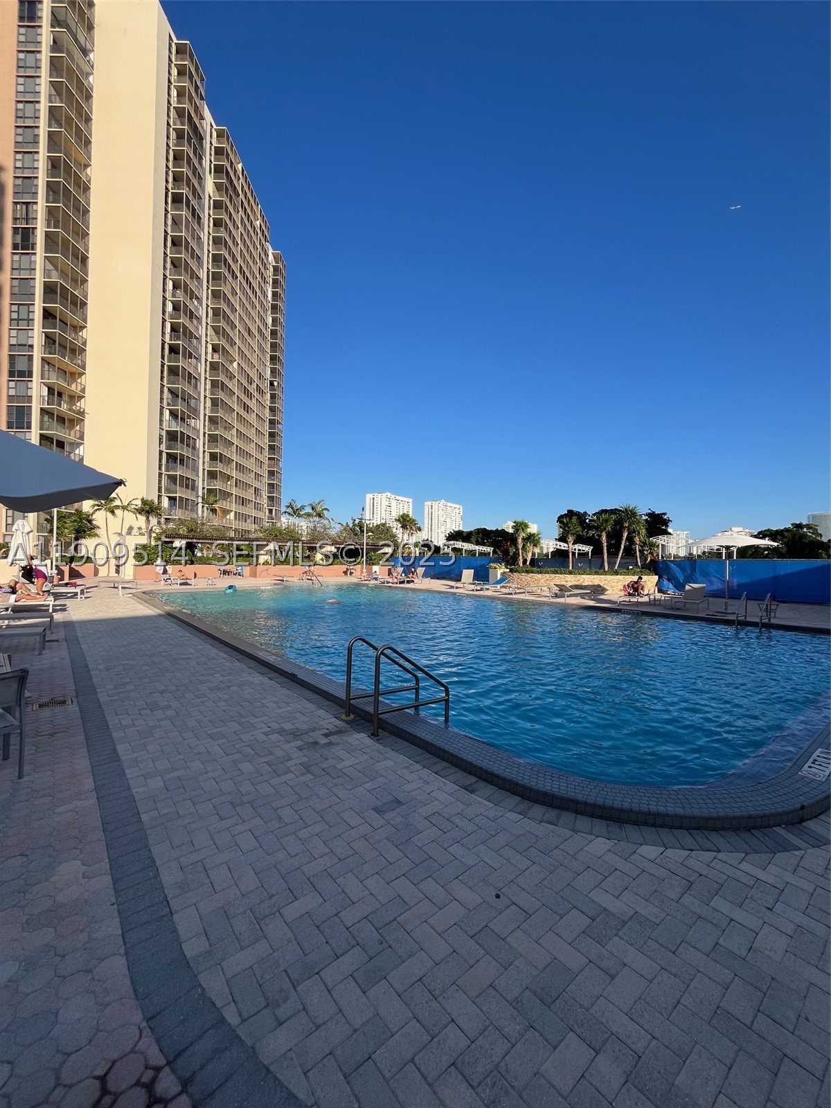 Aventura photo 2