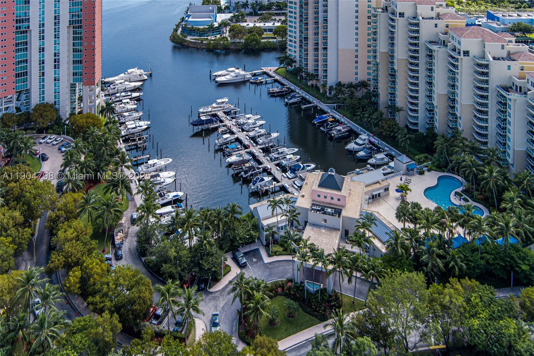 Aventura photo 2