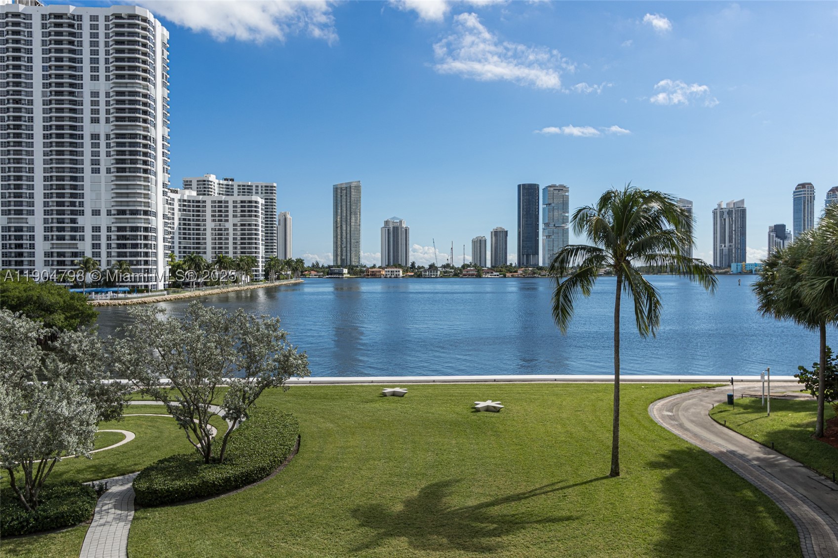 Aventura photo 3