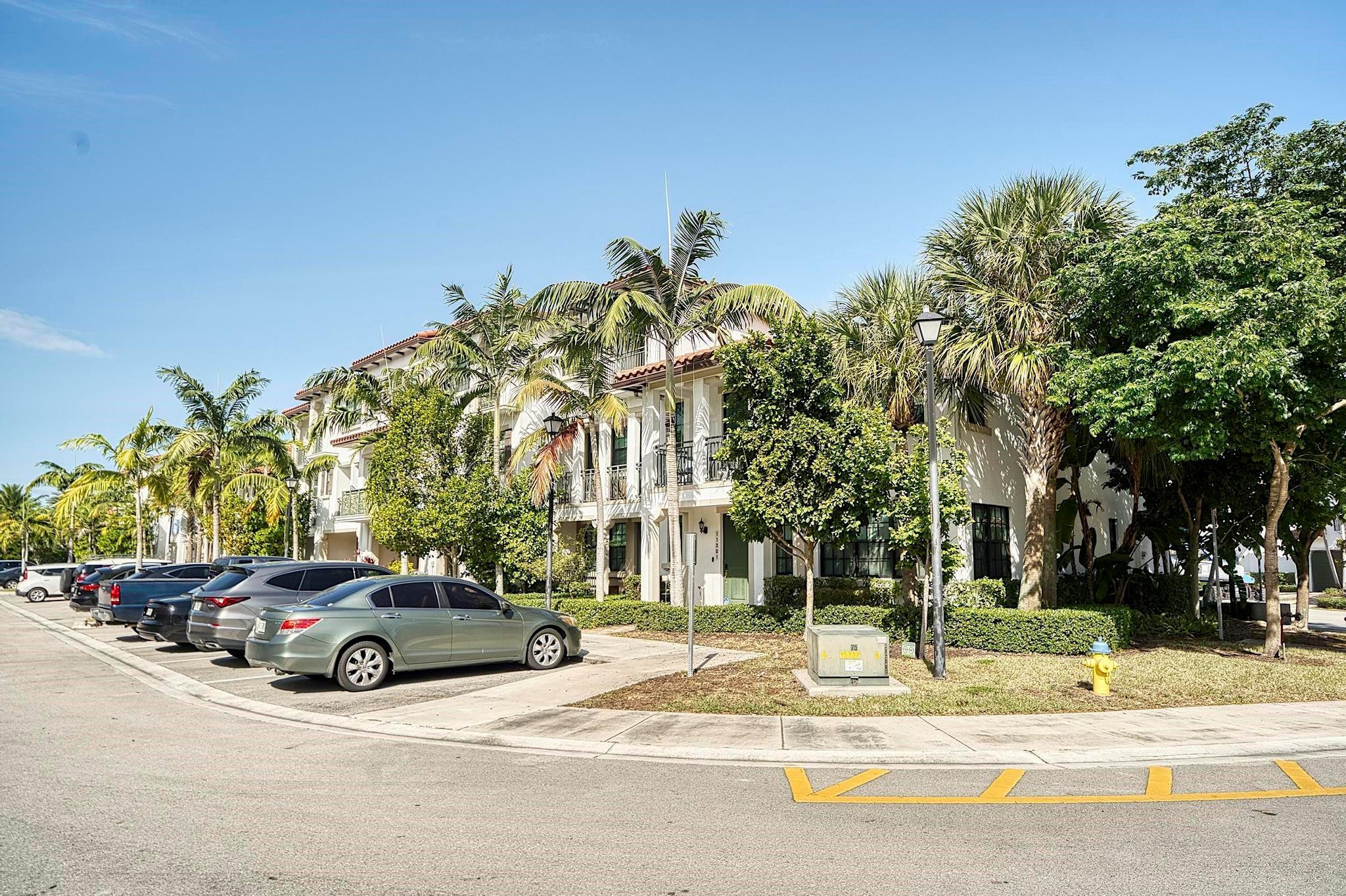 Pembroke Pines photo 3