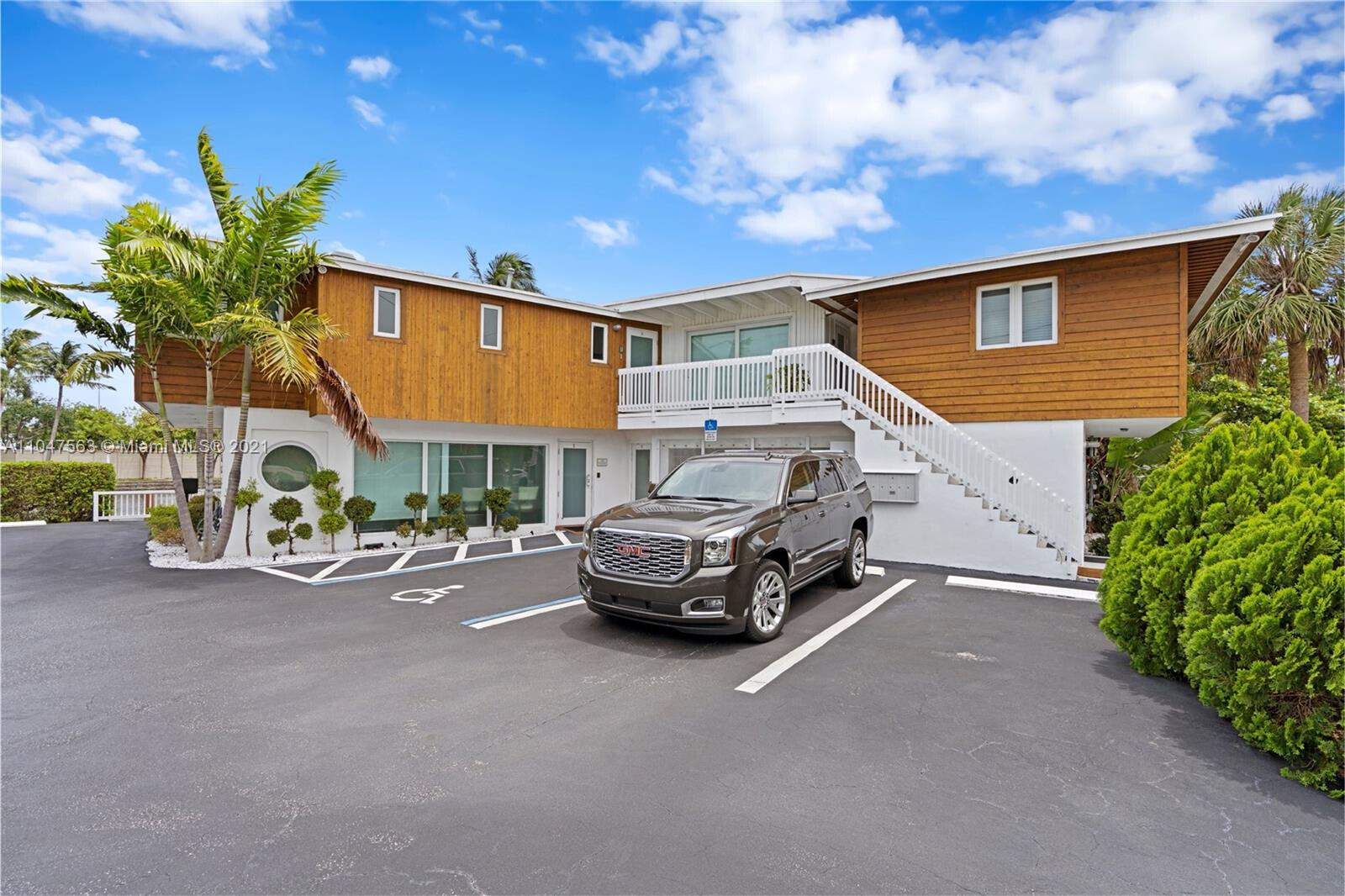 Wilton Manors photo 2