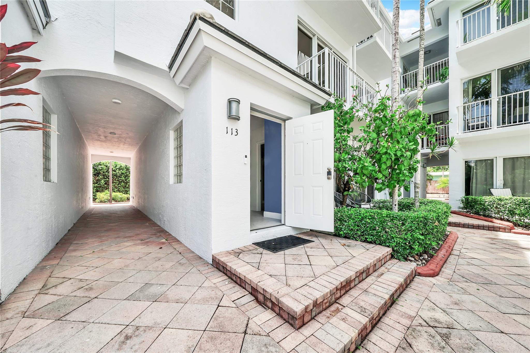 Wilton Manors photo 2