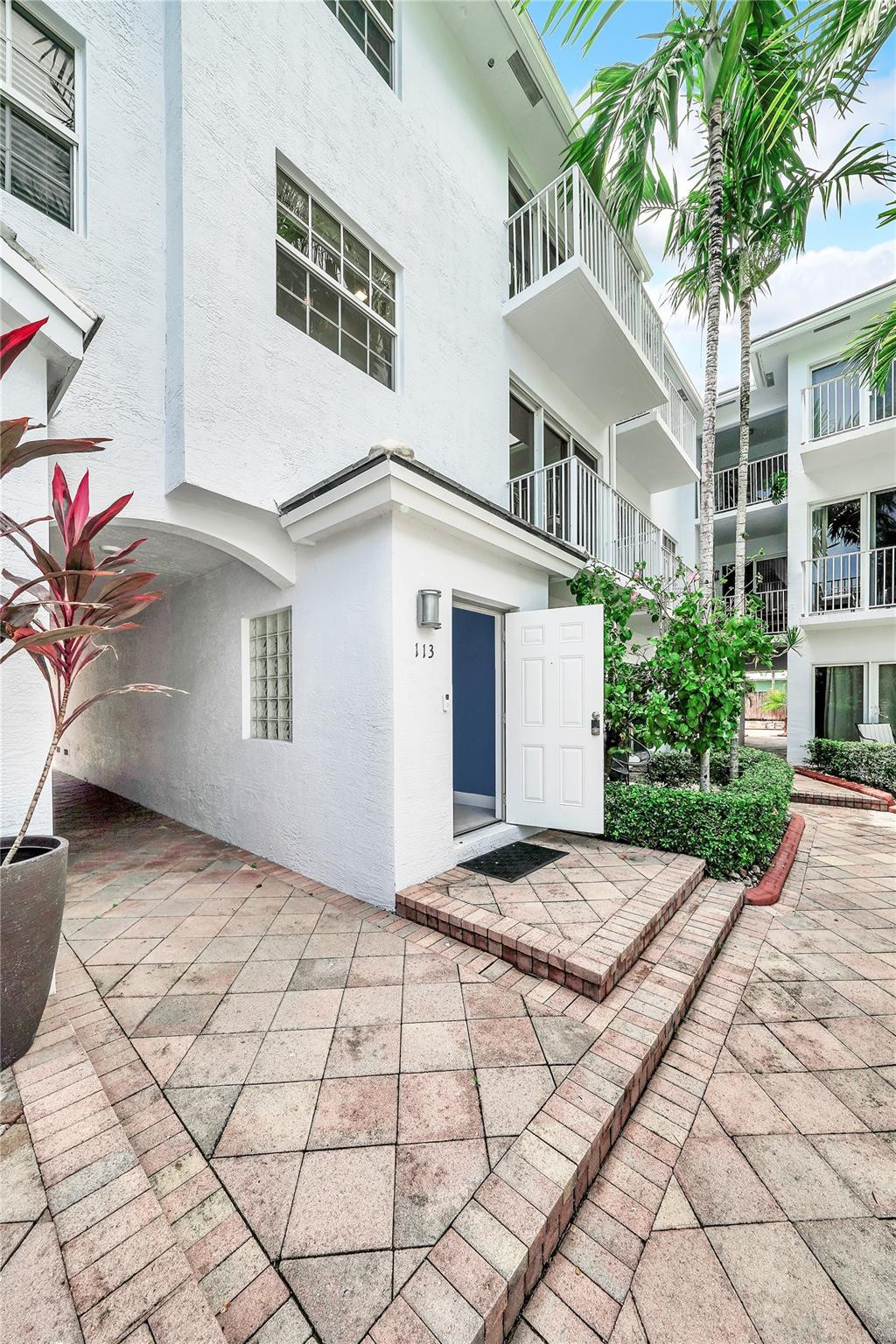 Wilton Manors photo 3