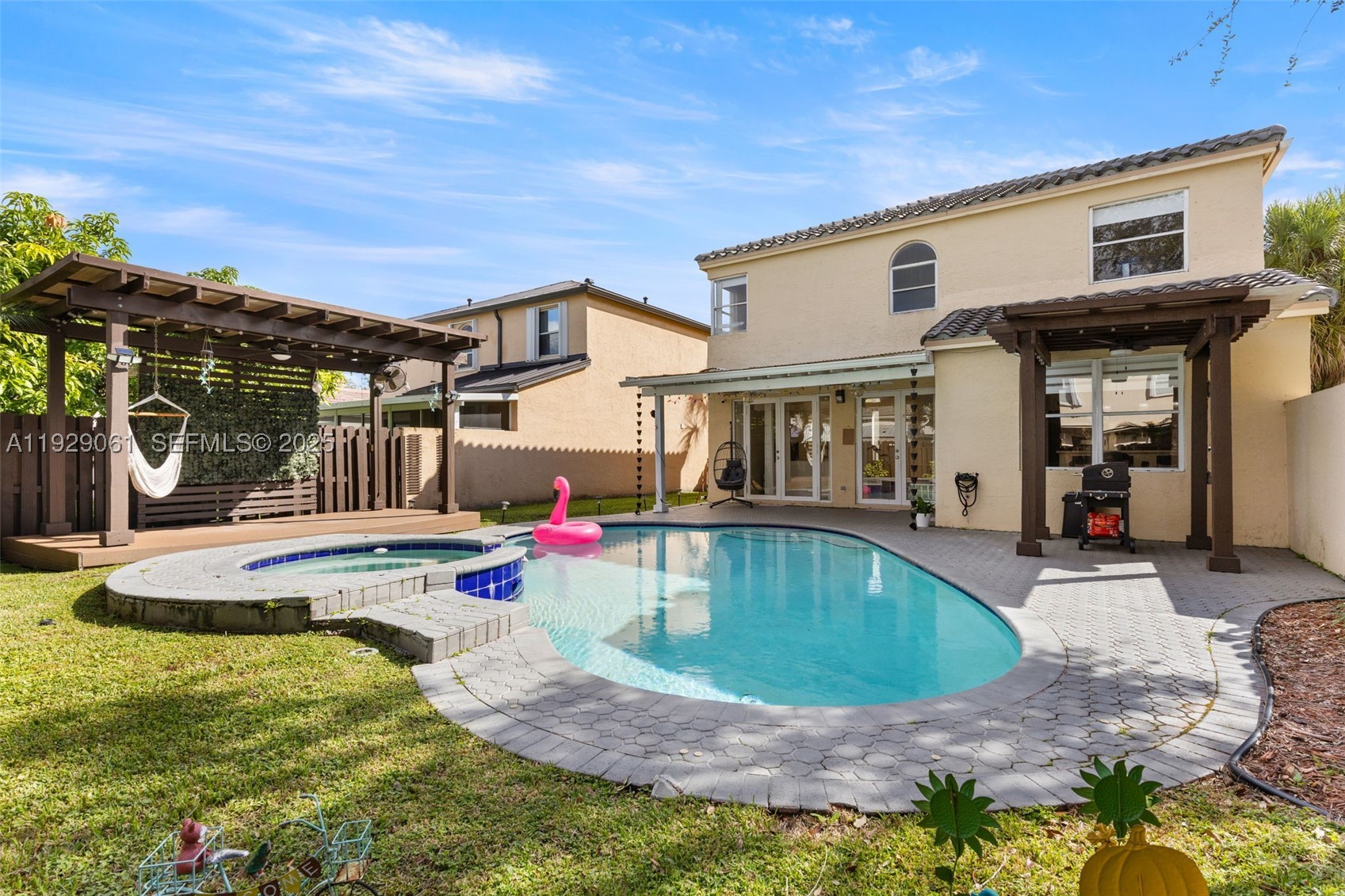 Pembroke Pines photo 2