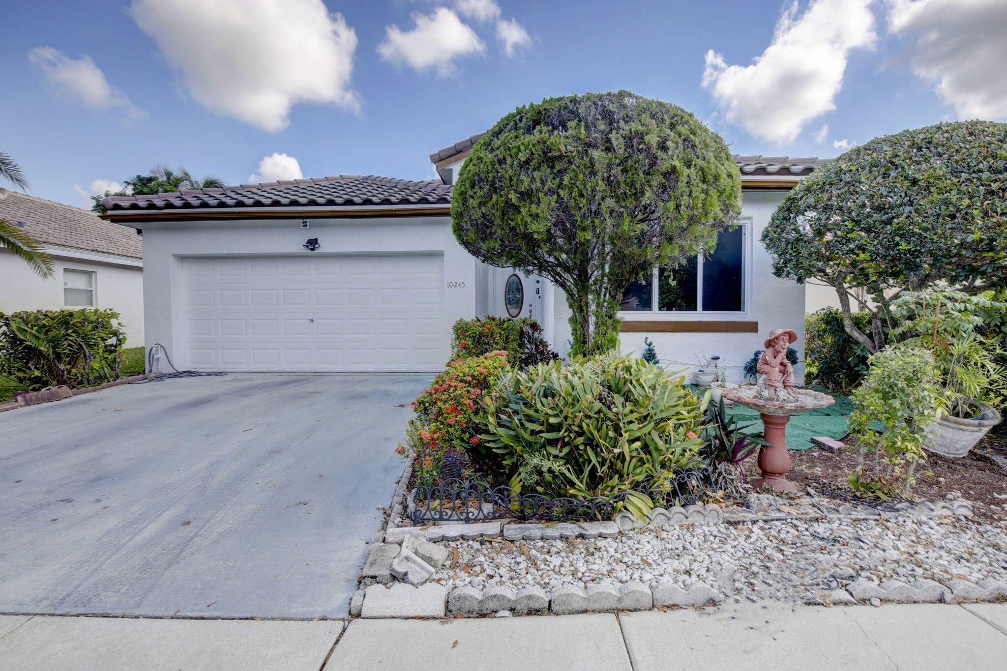 Pembroke Pines photo 1
