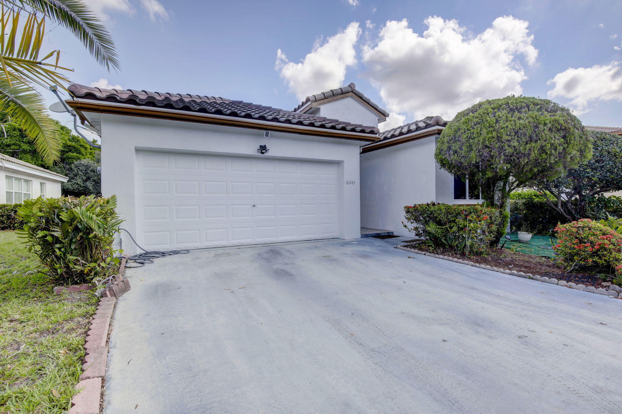 Pembroke Pines photo 2