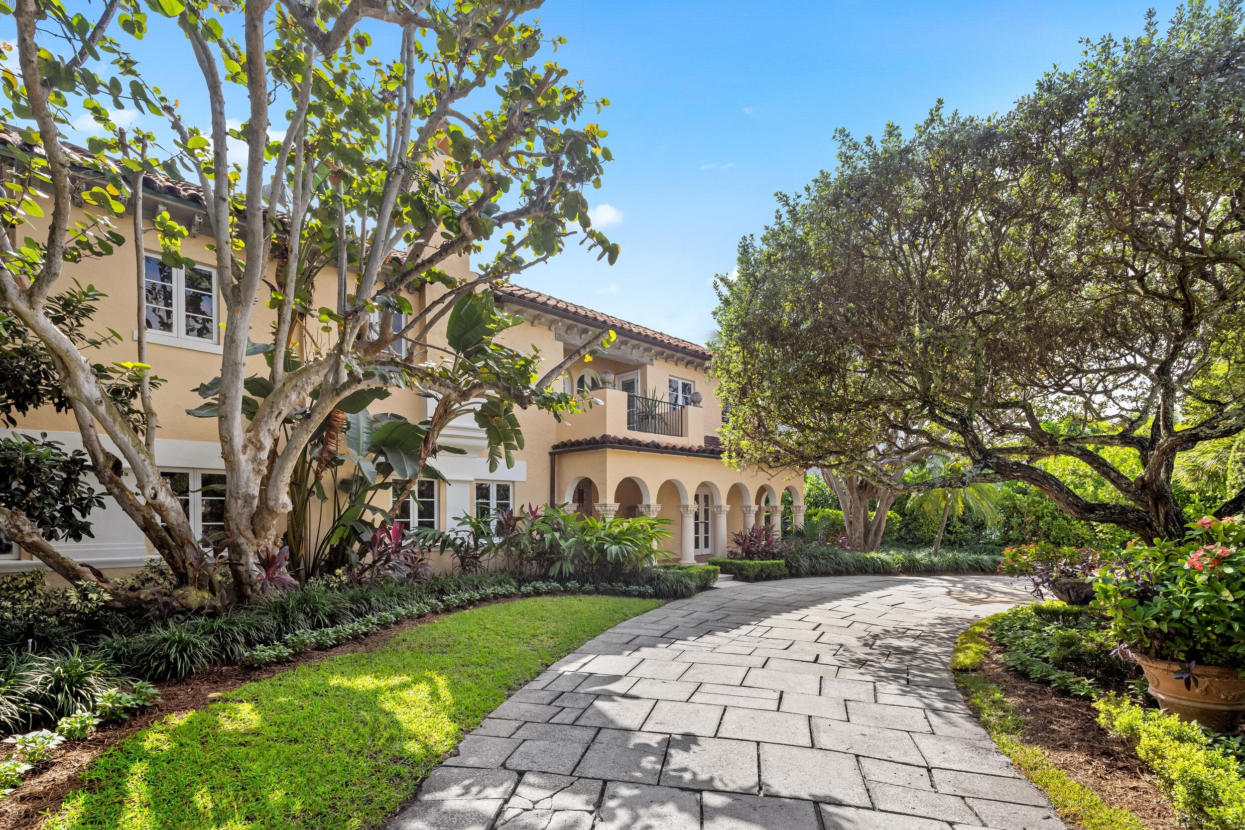 Palm Beach photo 1