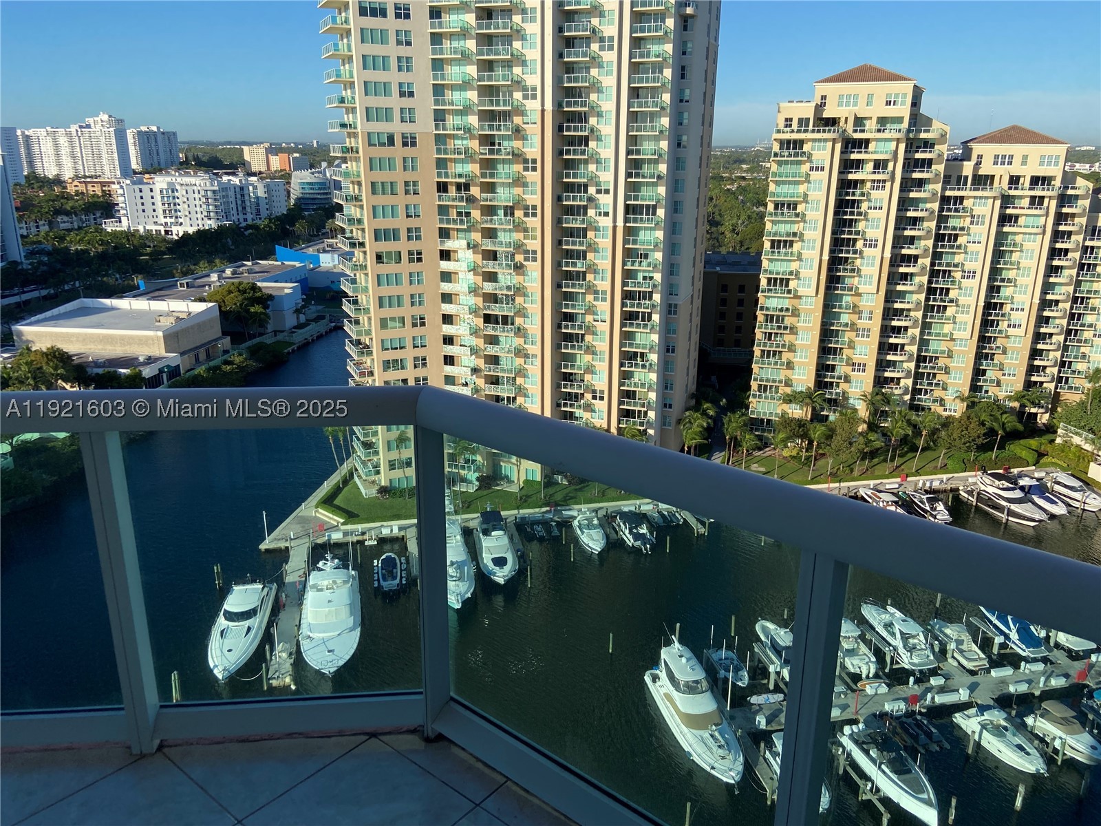 Aventura photo 1