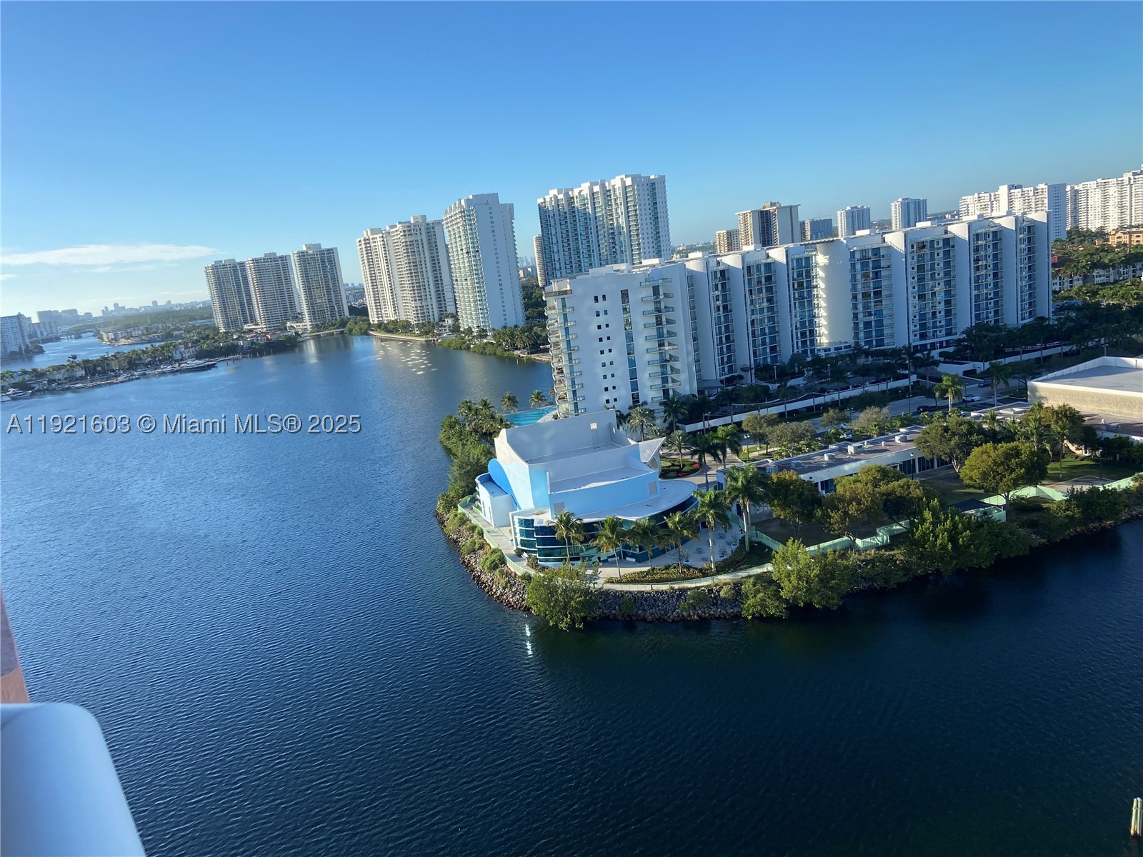 Aventura photo 2