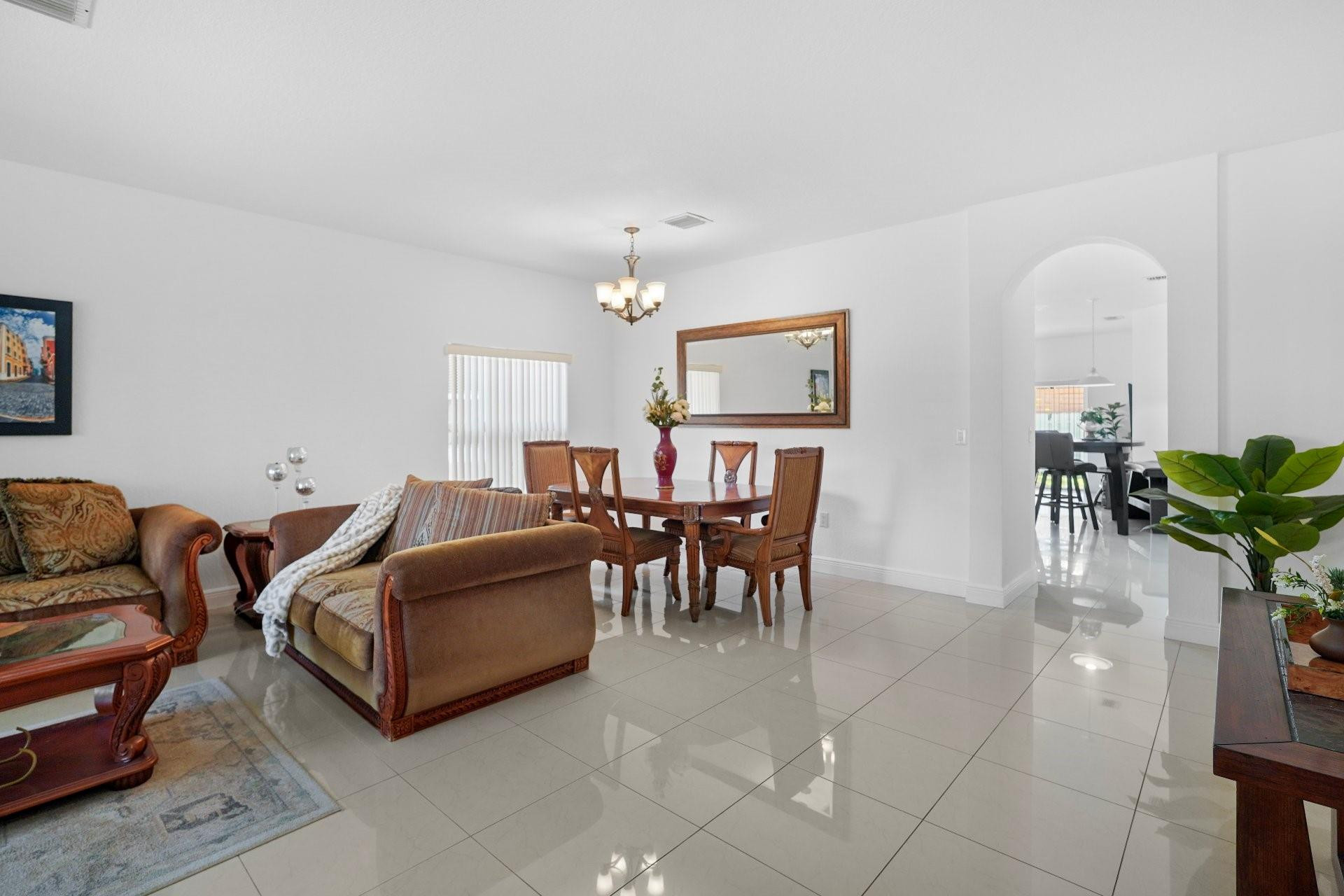 Miramar photo 3