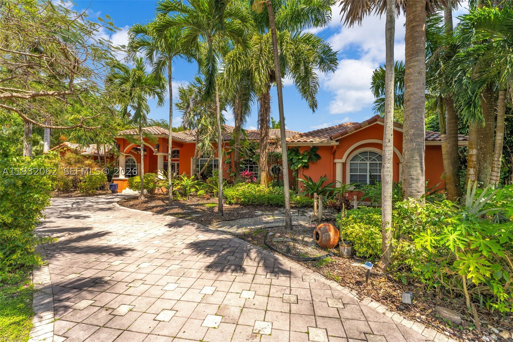 Pinecrest photo 3
