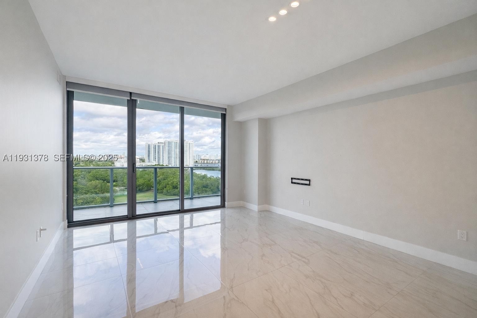 North Miami Beach photo 2