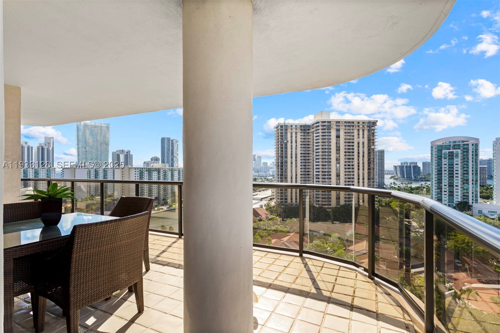 Aventura photo 3