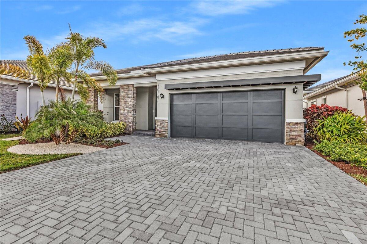 Palm Beach Gardens photo 1