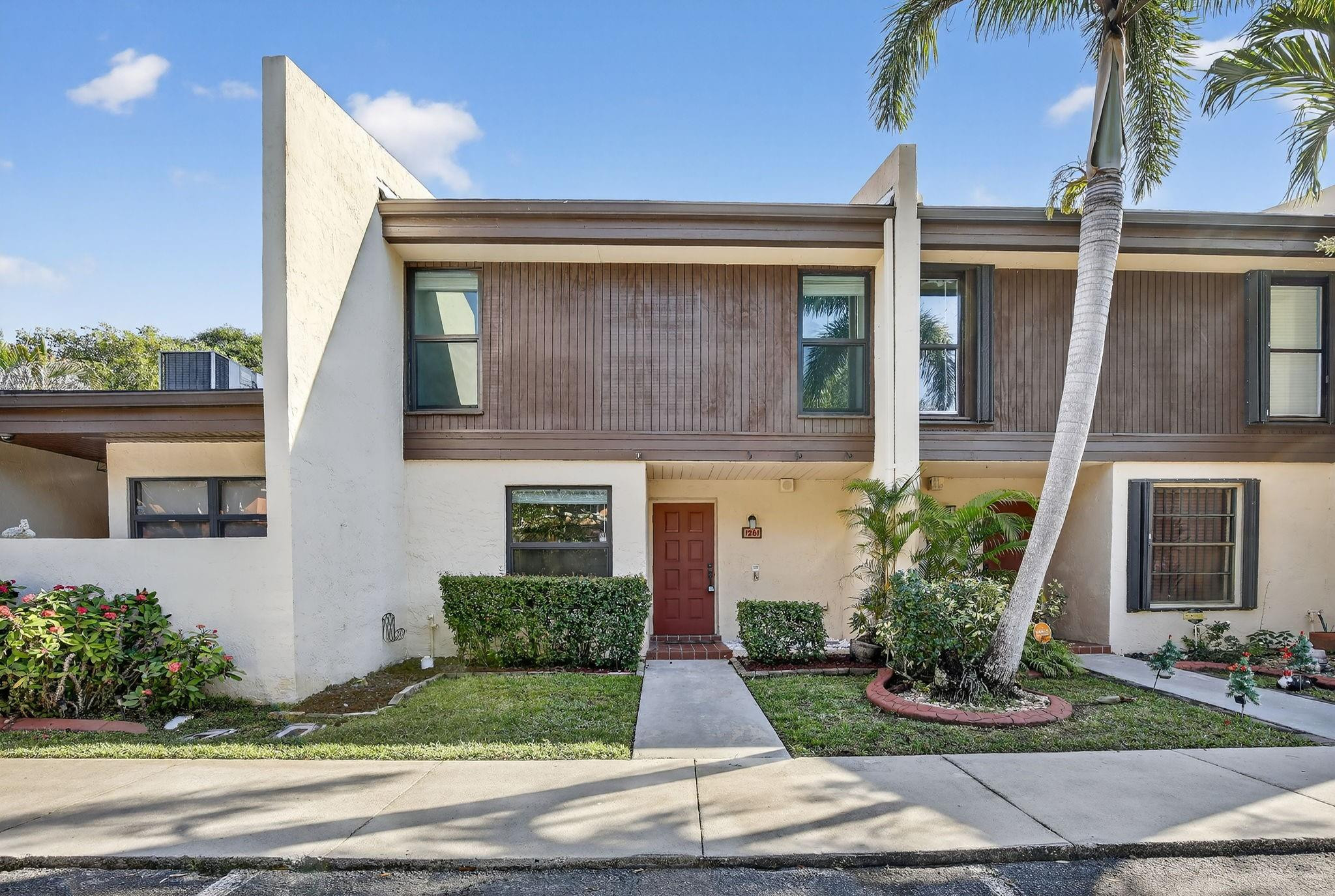 Pembroke Pines photo 1