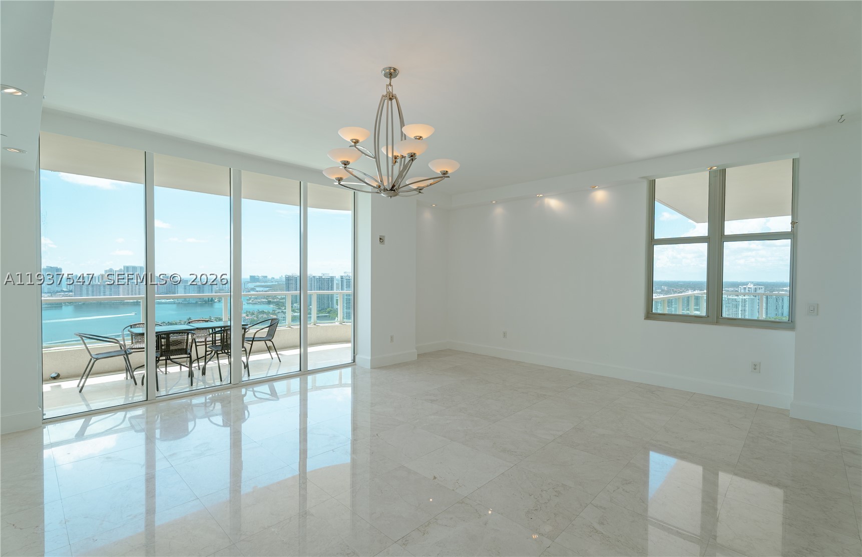 Aventura photo 2