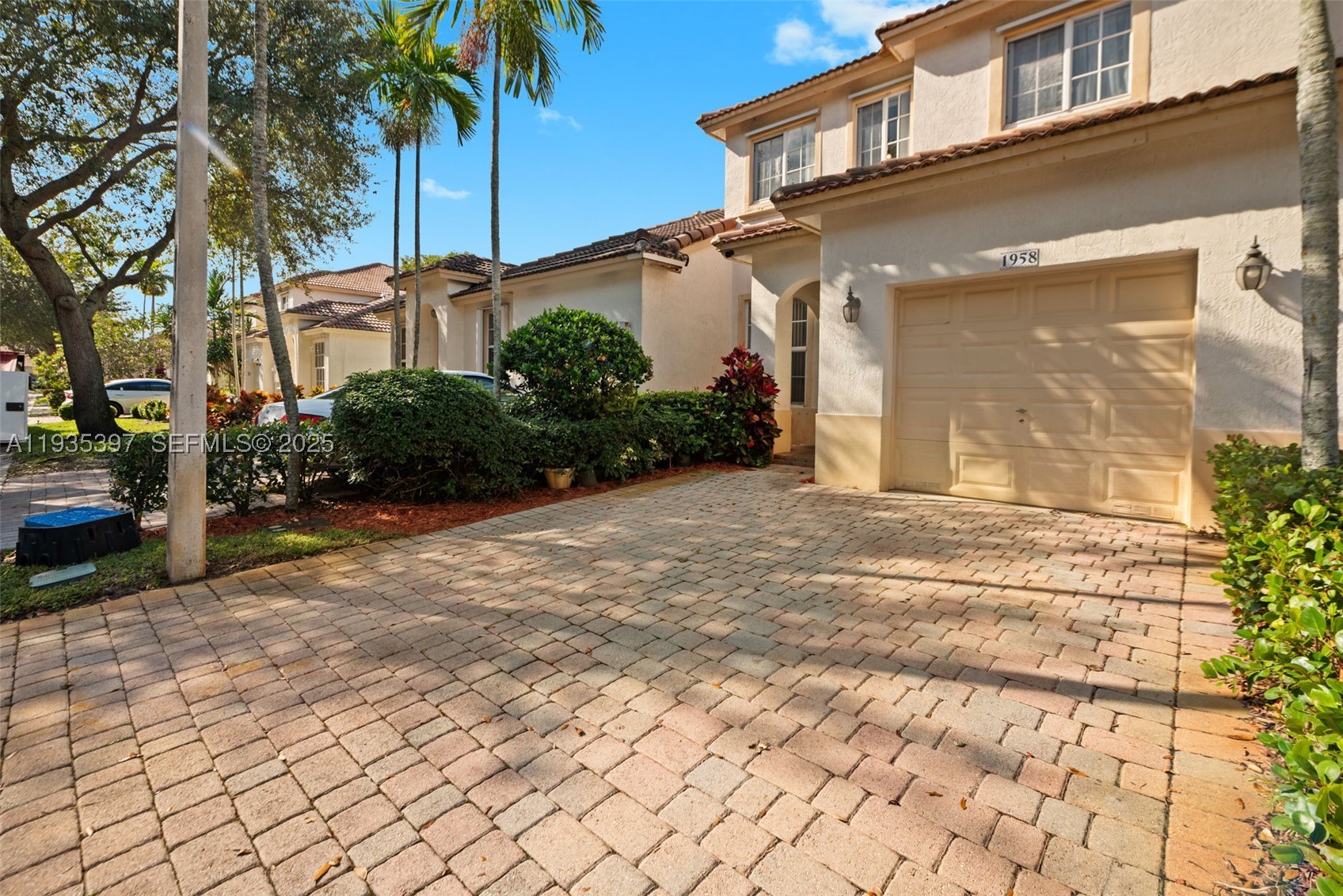 Pembroke Pines photo 2