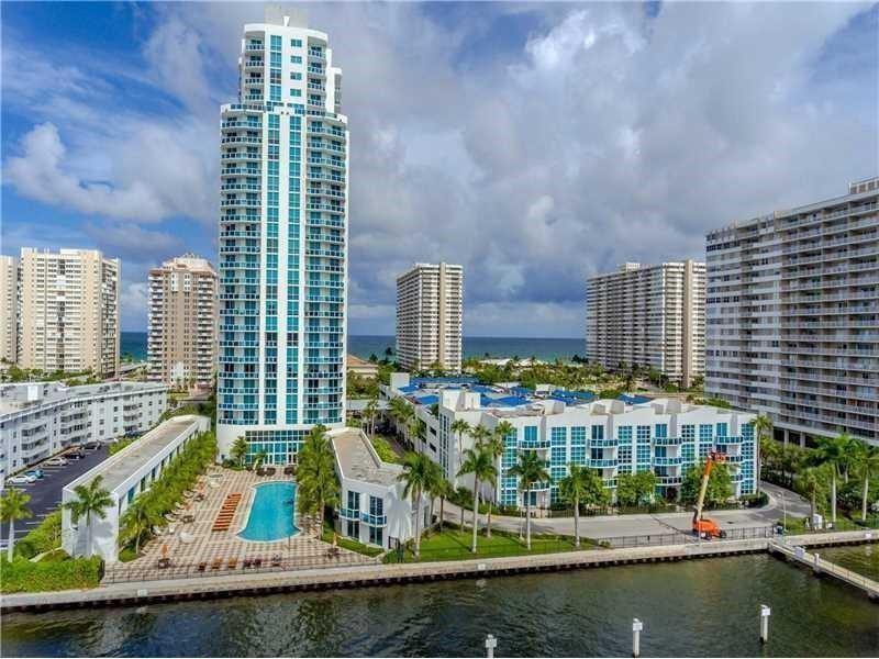 Hallandale Beach photo 2