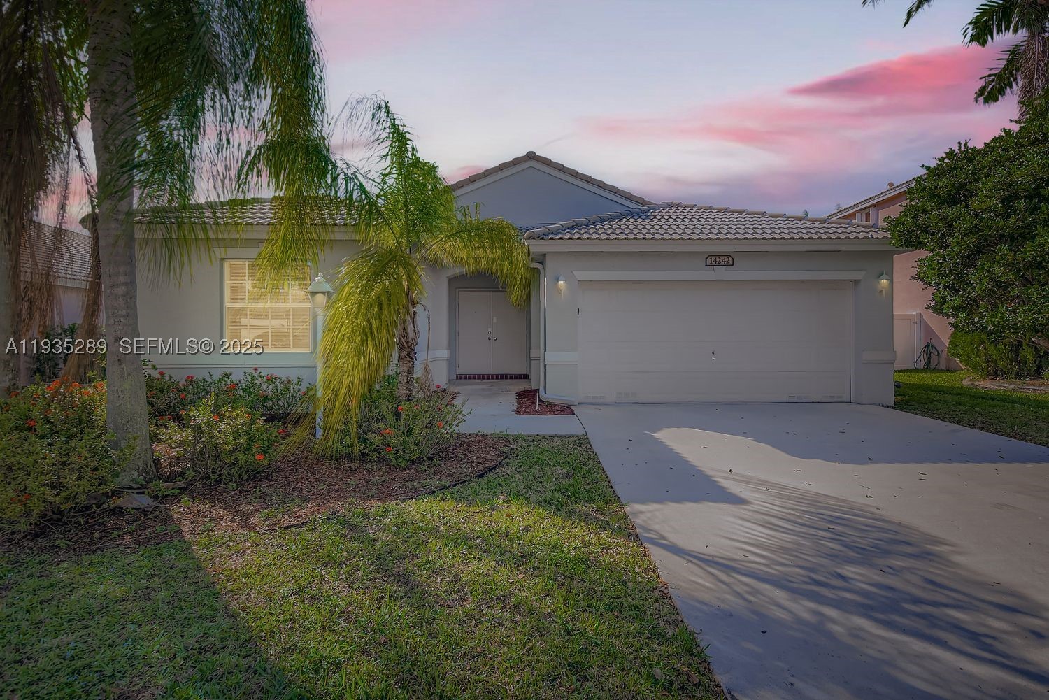Pembroke Pines photo 1