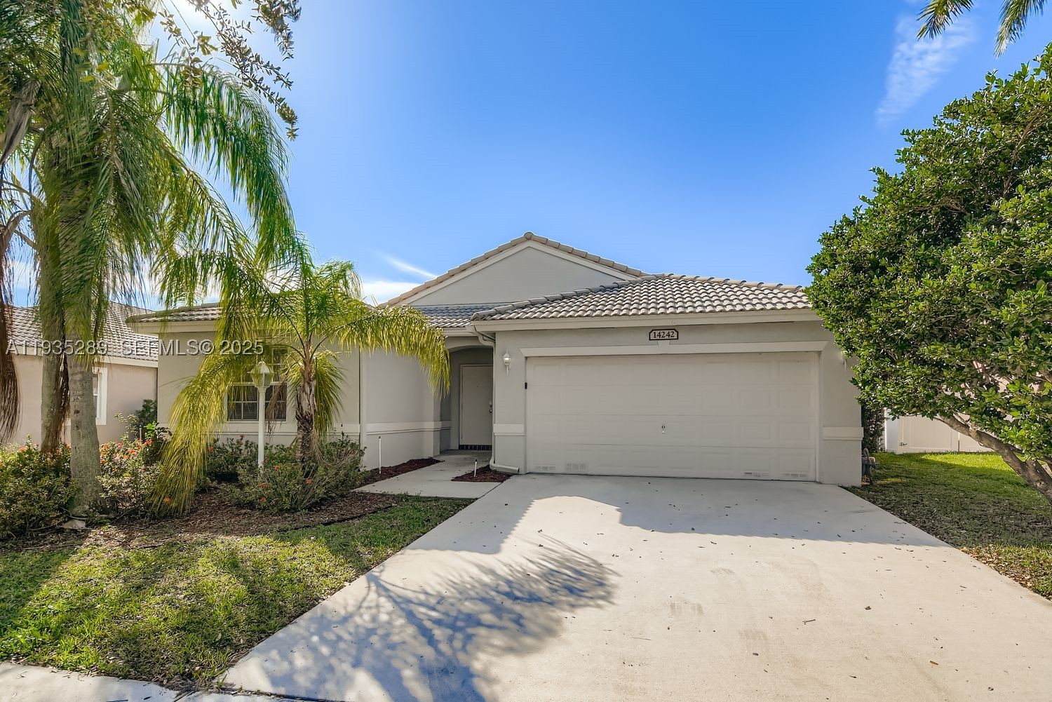 Pembroke Pines photo 2