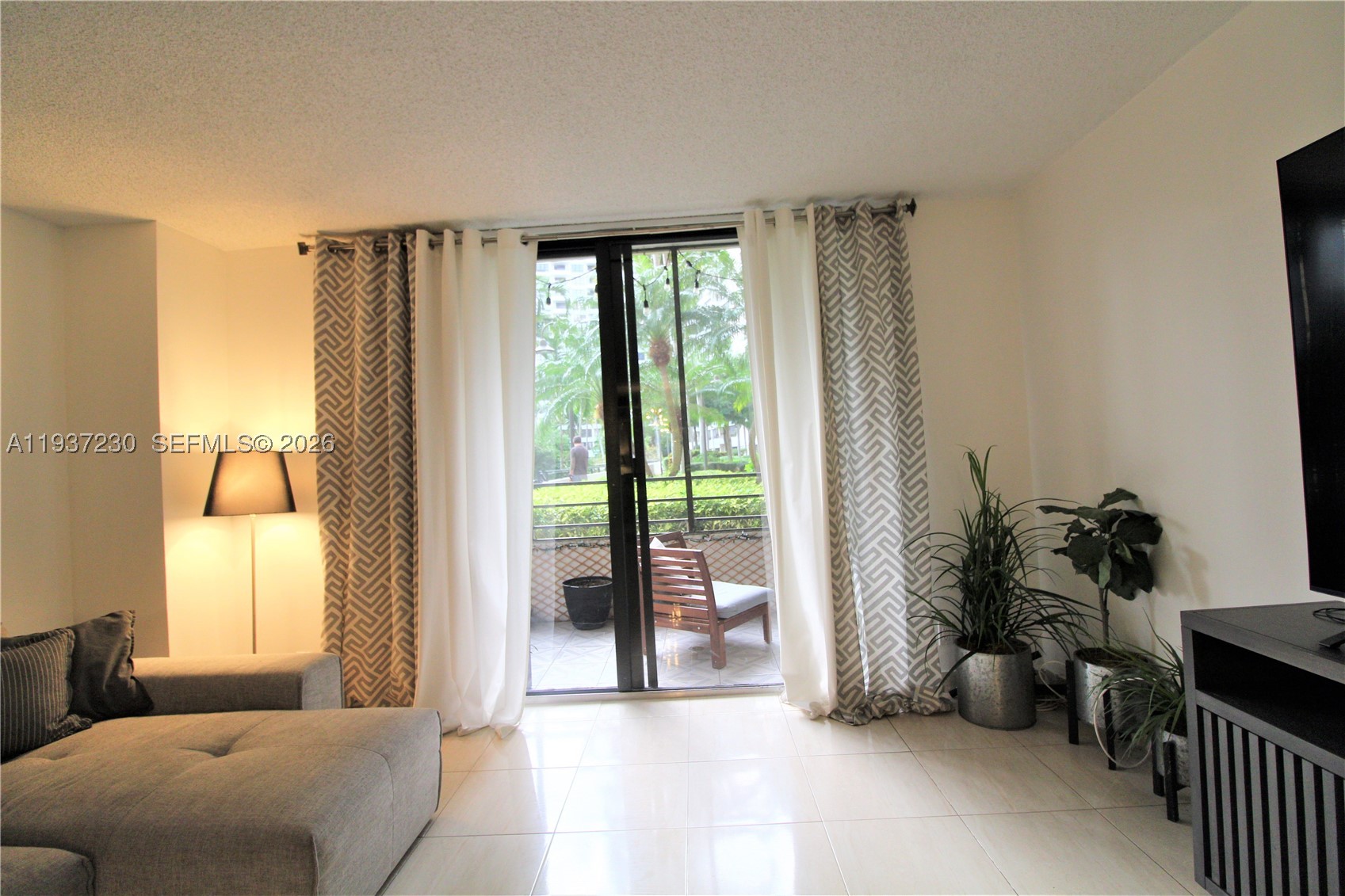 Hallandale Beach photo 2