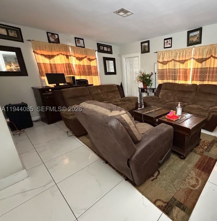 Miramar photo 3