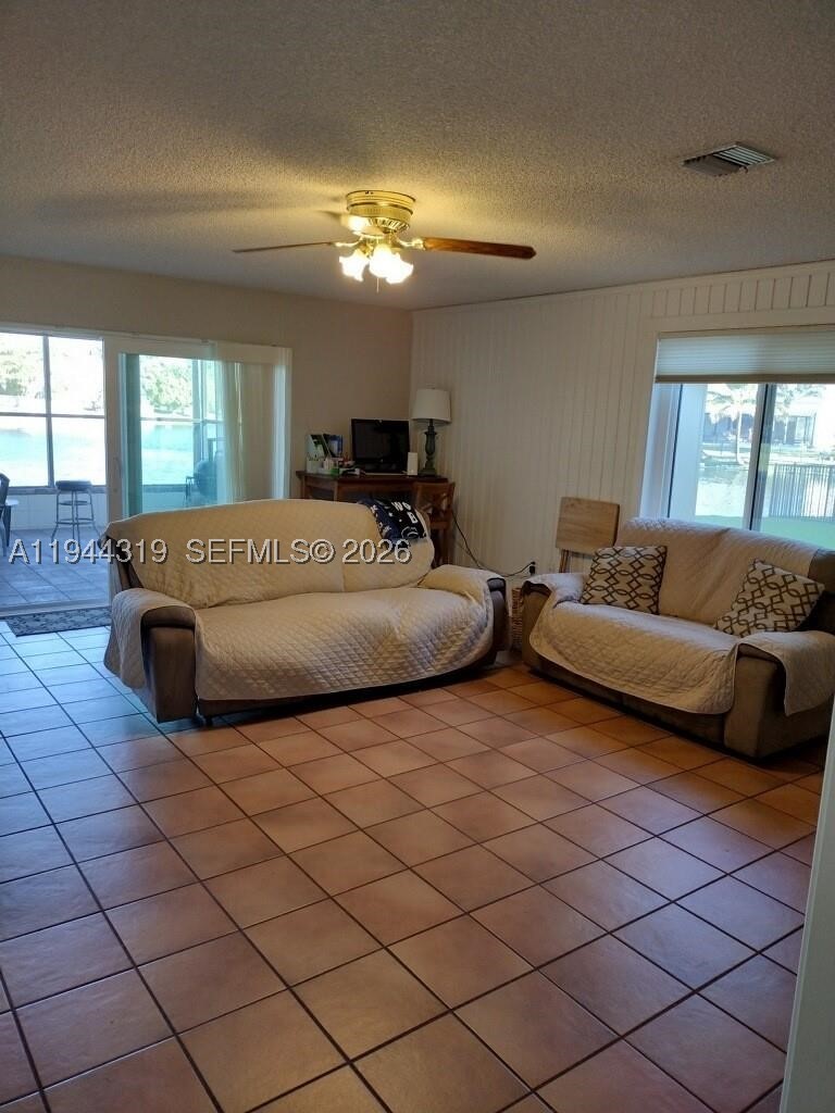 Davie photo 4