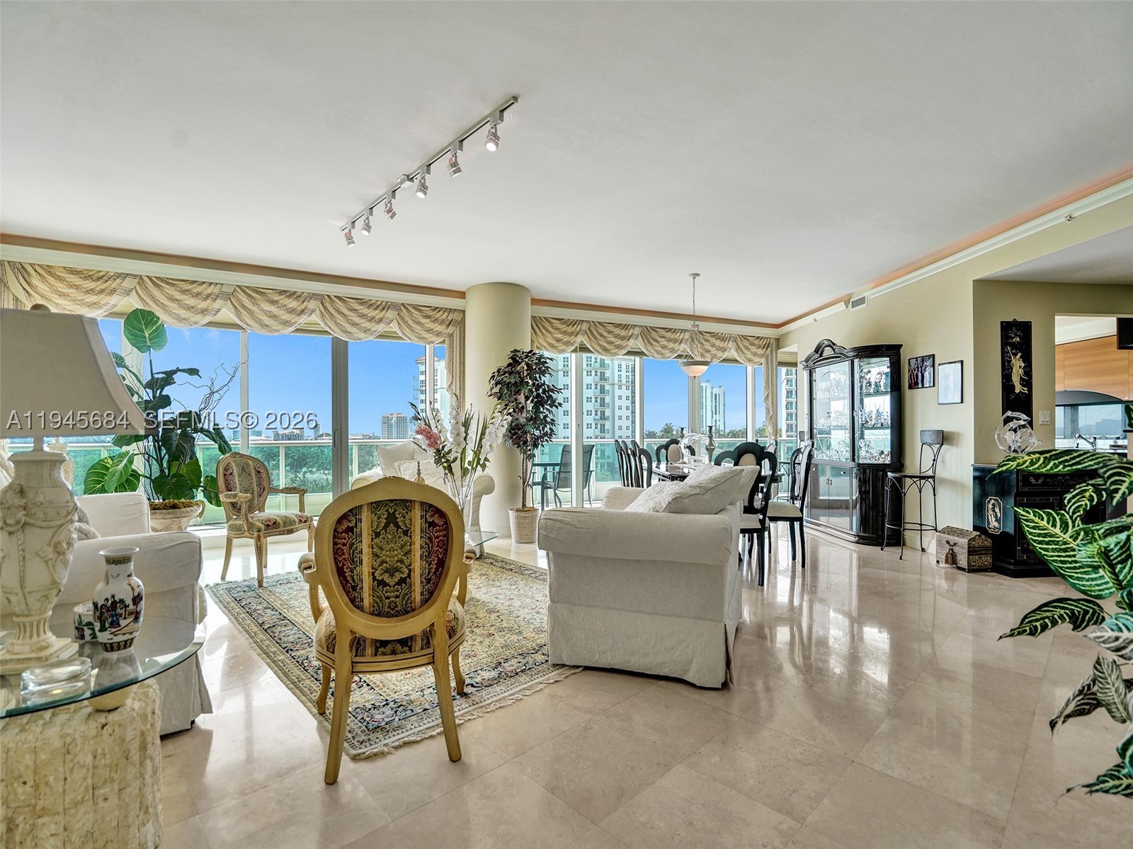 Aventura photo 4
