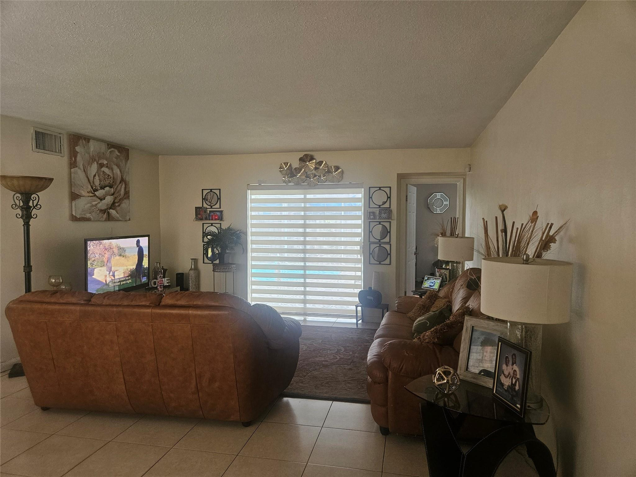 Miramar photo 3