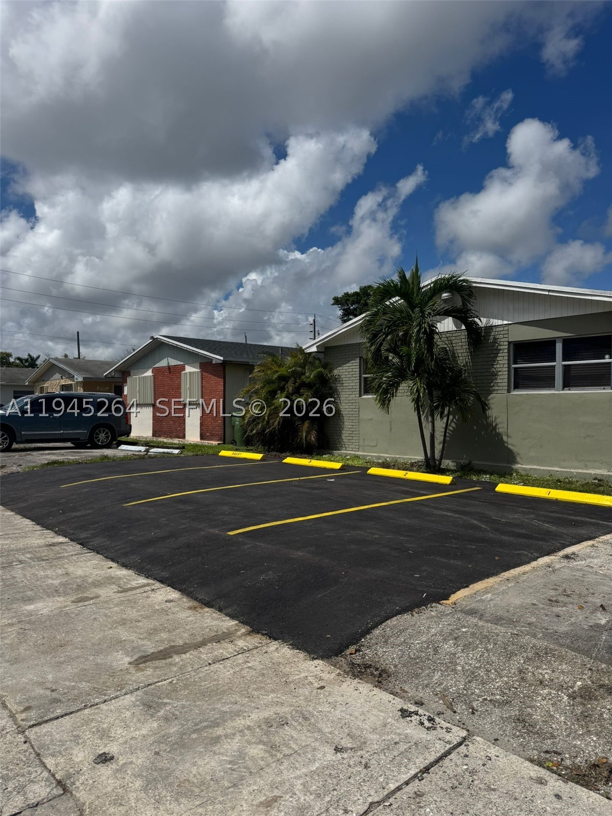 Hallandale Beach photo 2