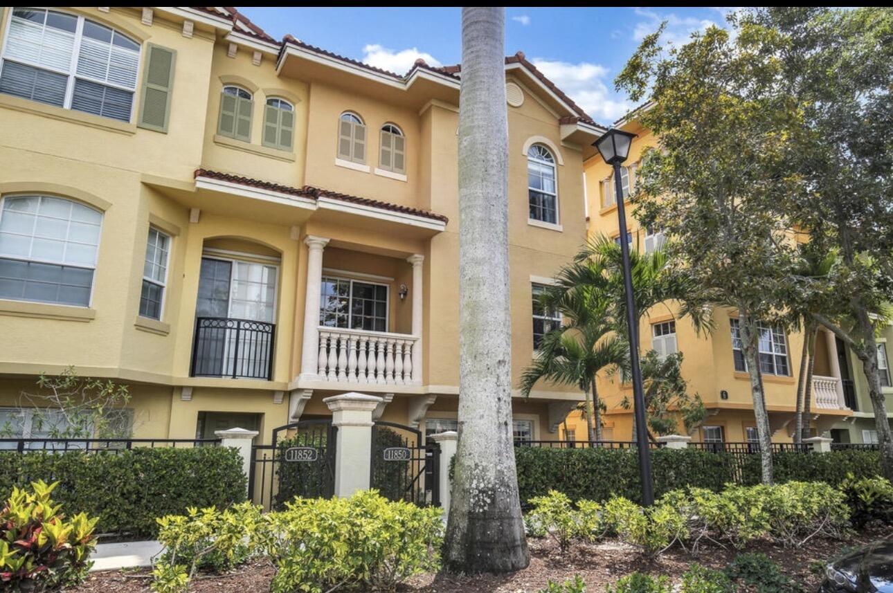 Palm Beach Gardens photo 1