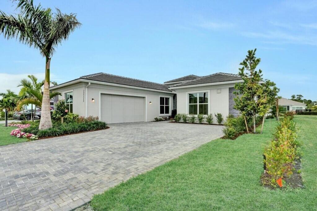 Palm Beach Gardens photo 1