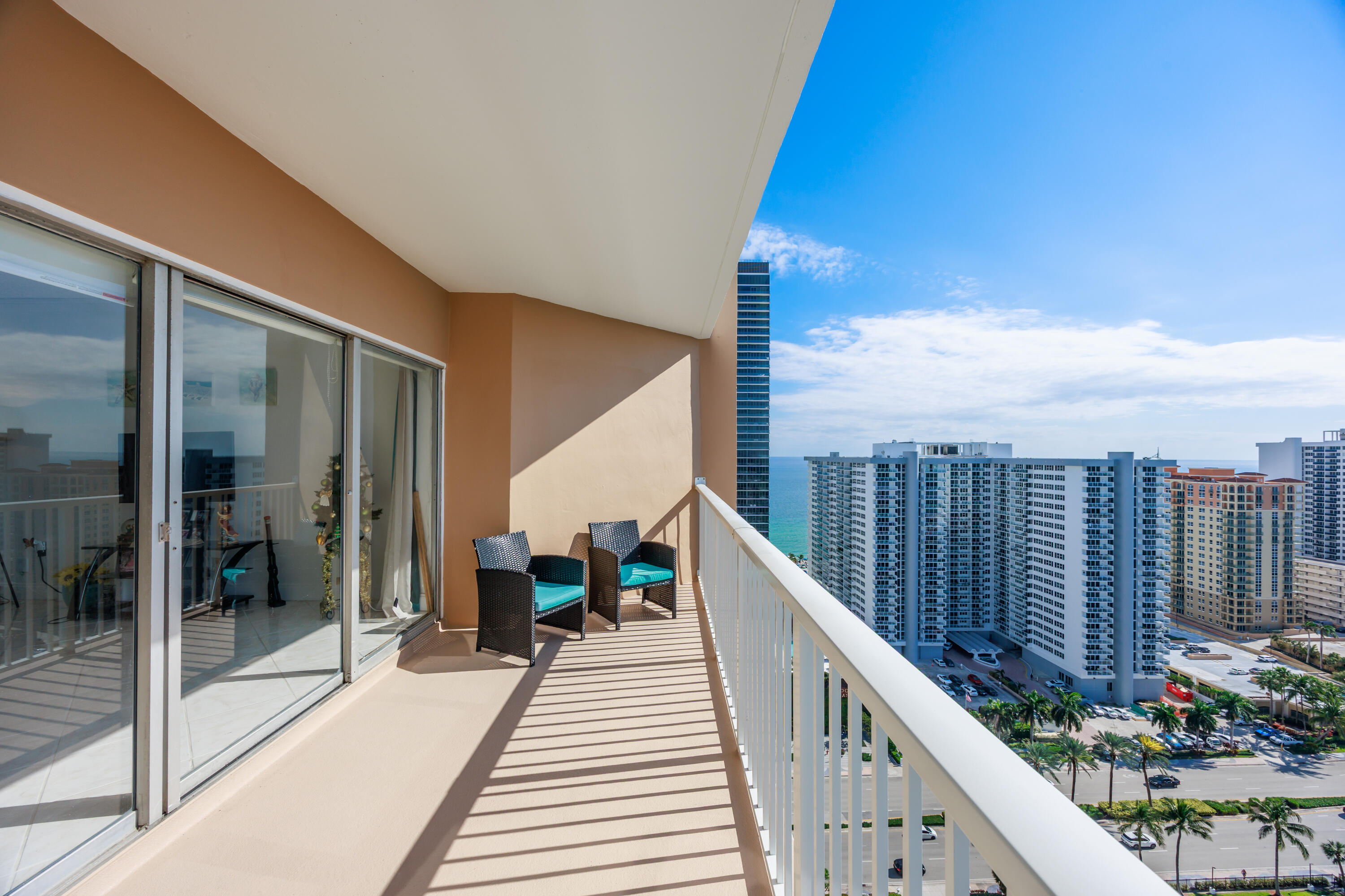 Hallandale Beach photo 2