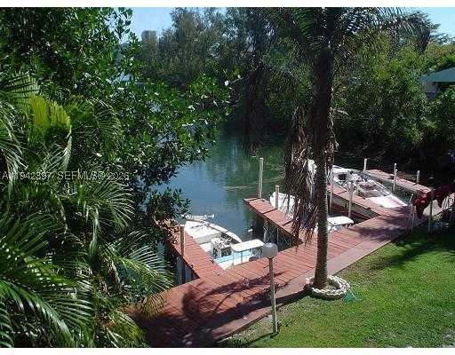 North Miami Beach photo 1