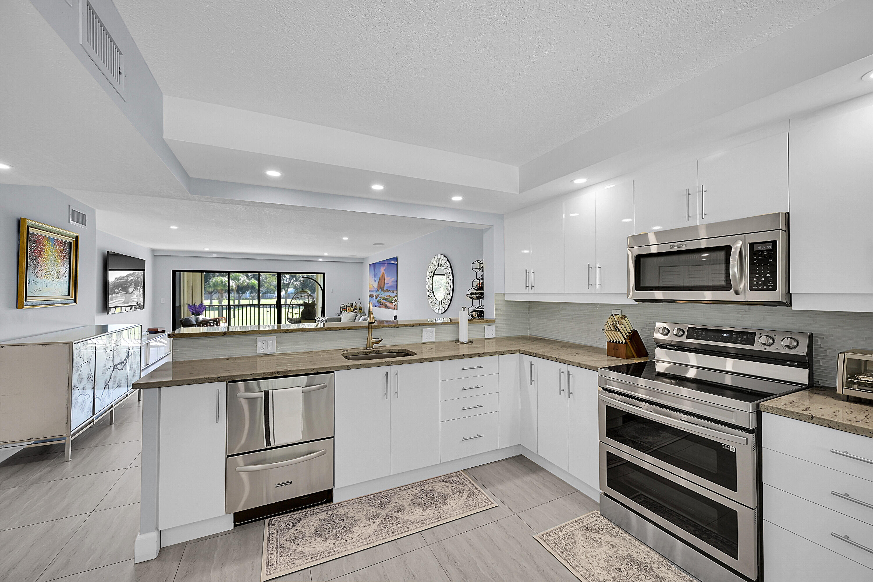 Palm Beach Gardens photo 1