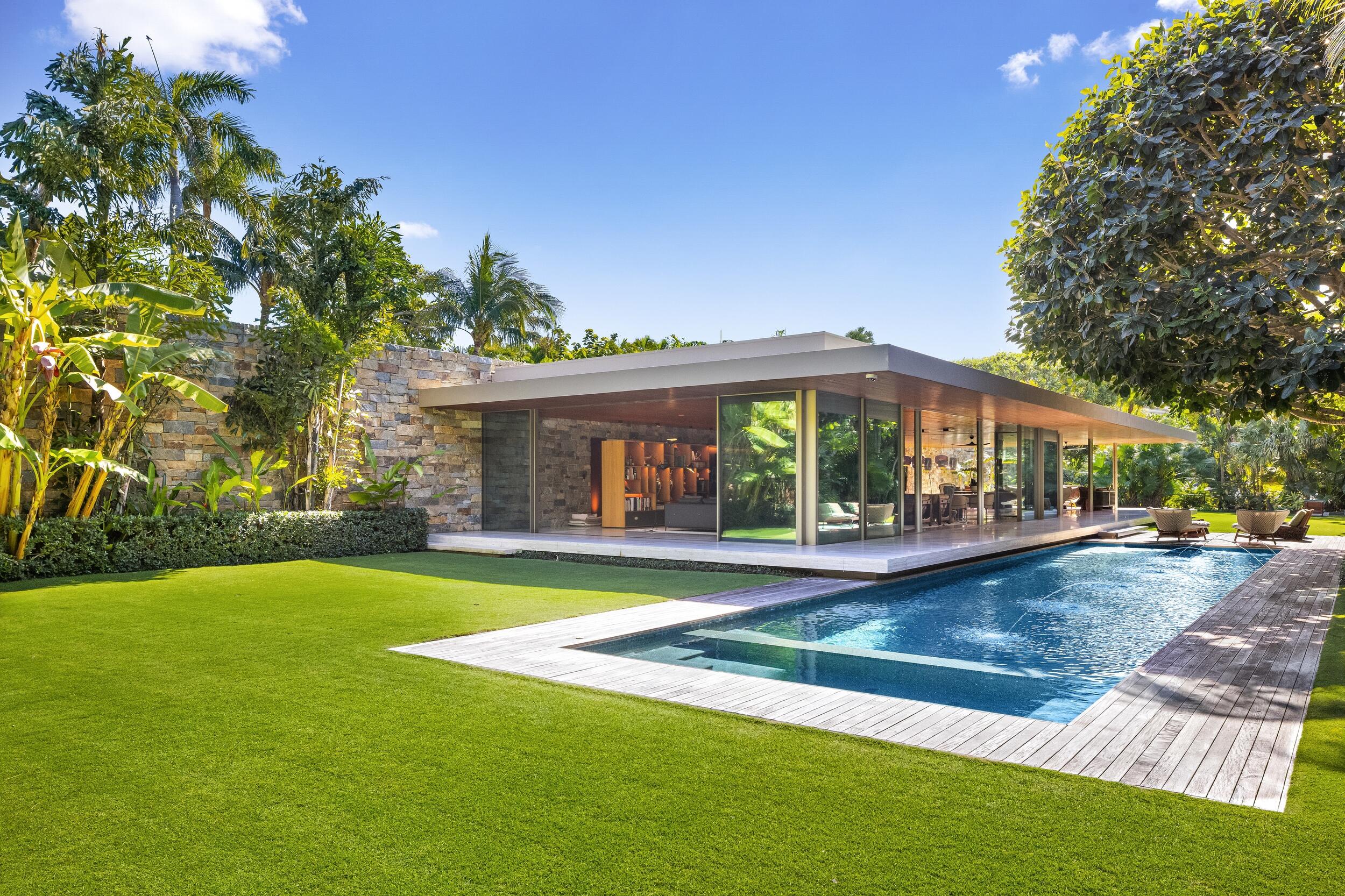 Palm Beach photo 1