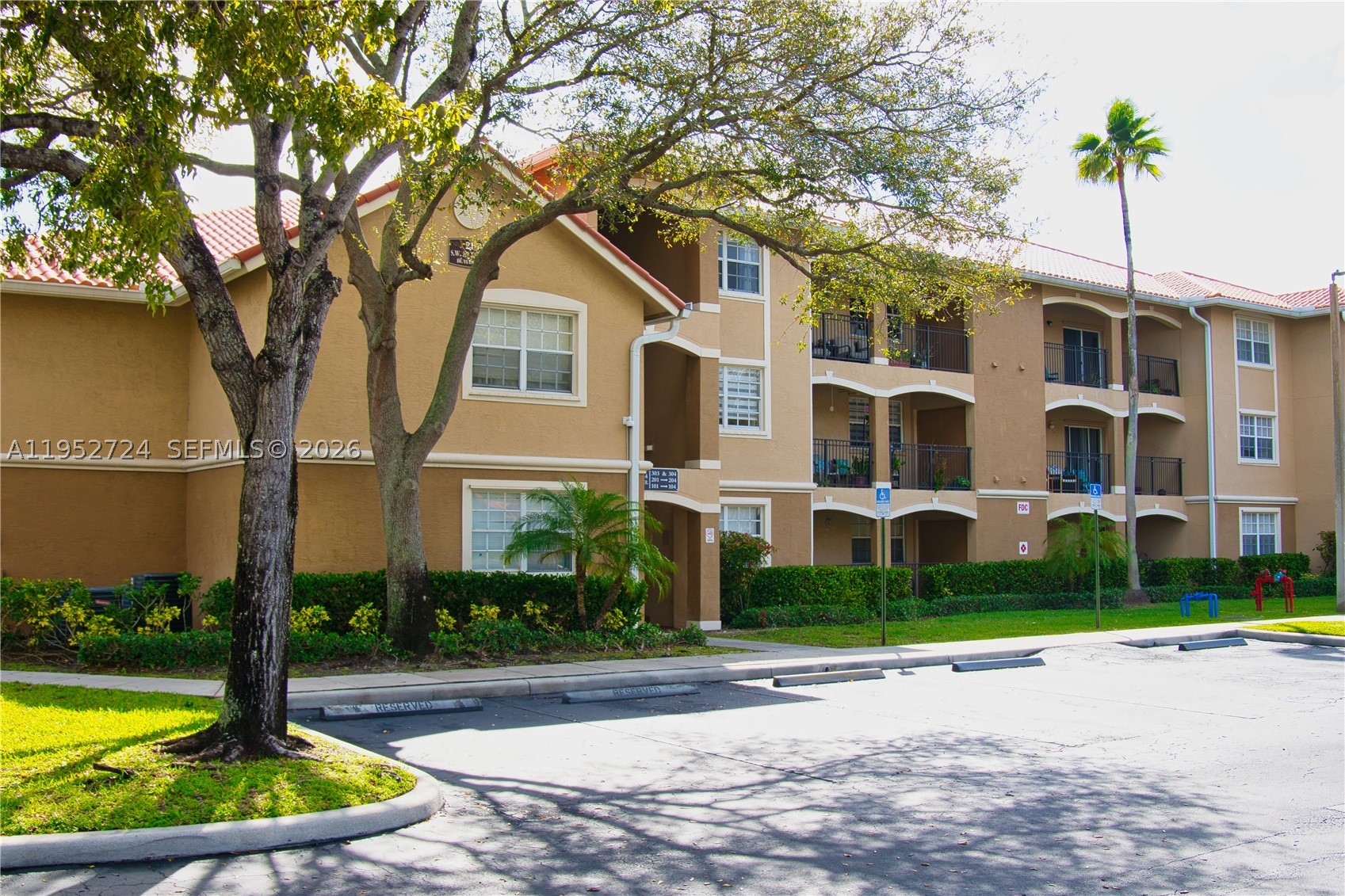 Pembroke Pines photo 1