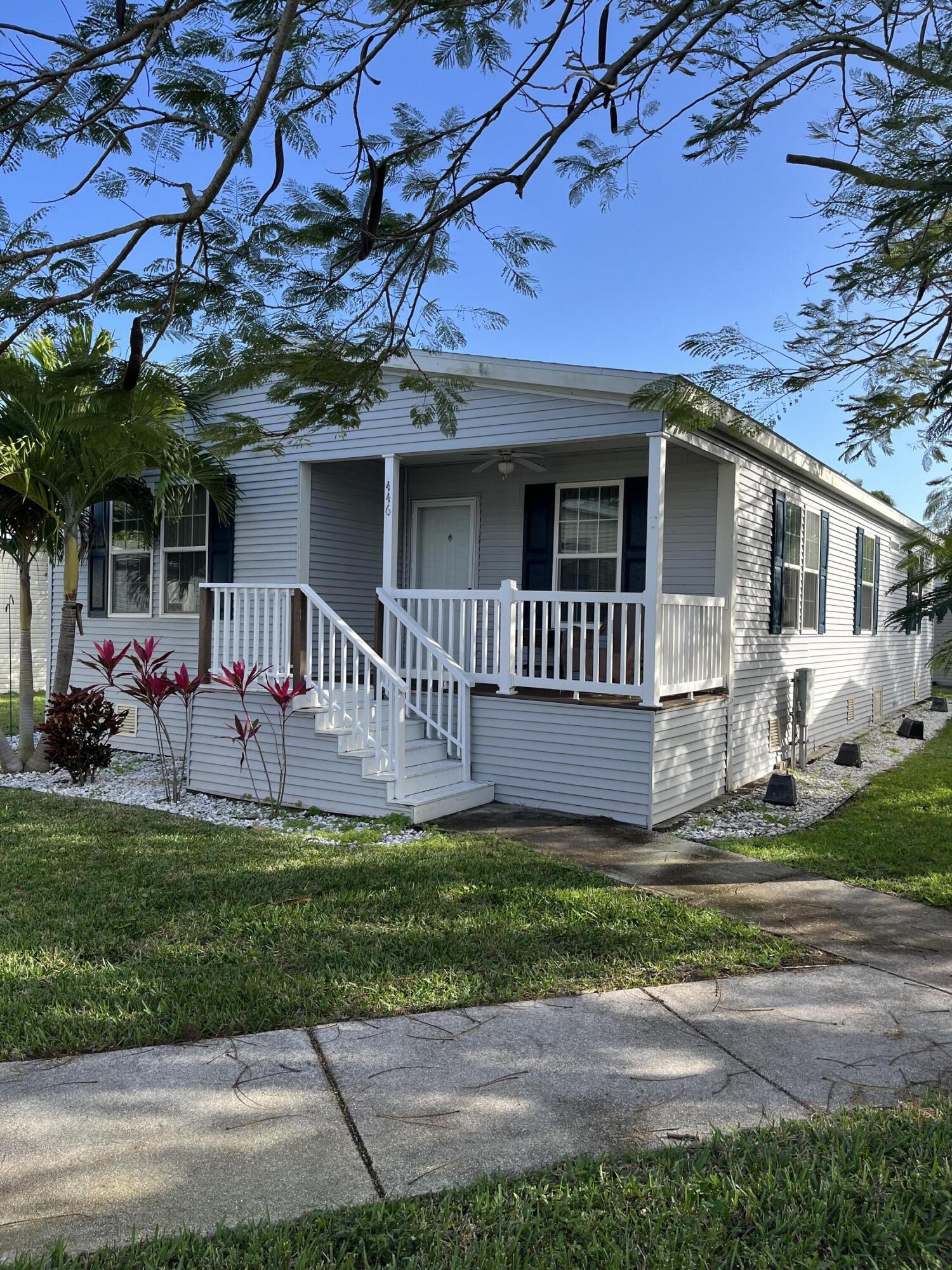 Palm Beach Gardens photo 1